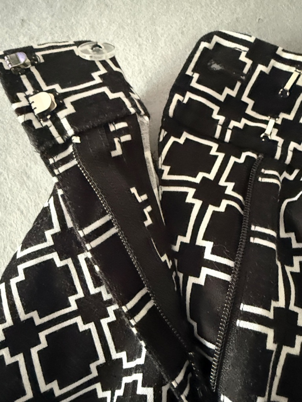 White House Black Market Chino Shorts Black White Design Cotton Spandex Size 10 - Picture 11 of 11